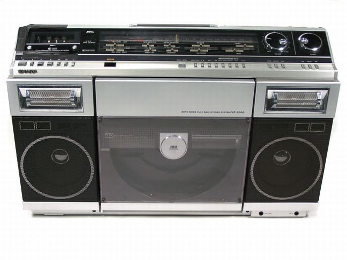 Old School Boomboxes (24 pics)