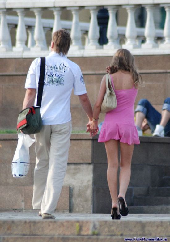 When Skirts and Dresses Are Too Short (111 pics)