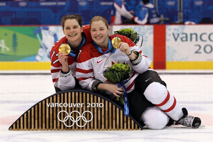 Canadian Women's Hockey Team Celebration (24 pics)