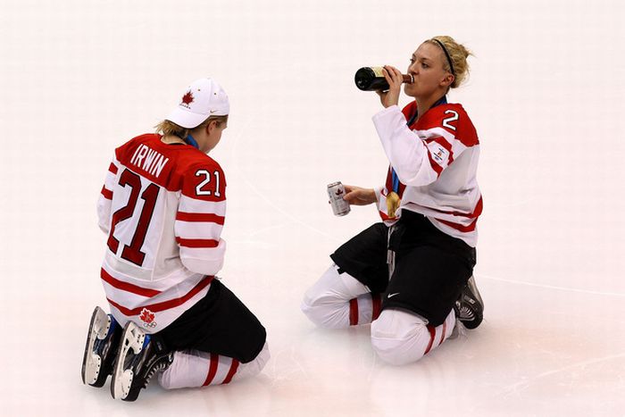 Canadian Women's Hockey Team Celebration (24 pics)