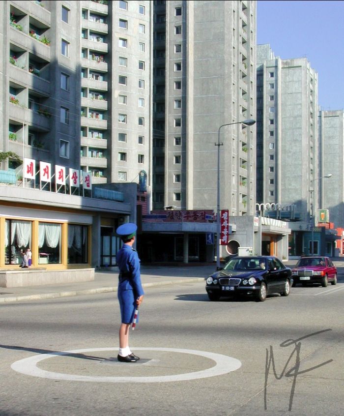 Pyongyang Traffic Girls (18 pics)