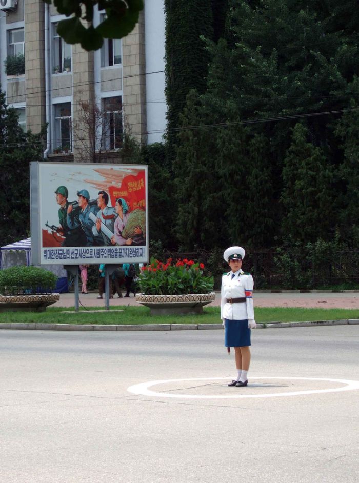 Pyongyang Traffic Girls (18 pics)