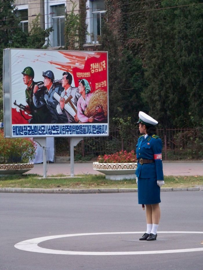 Pyongyang Traffic Girls (18 pics)