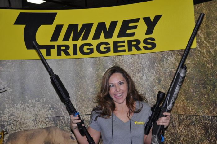 2010 Shot Show Booth Babes (21 pics)