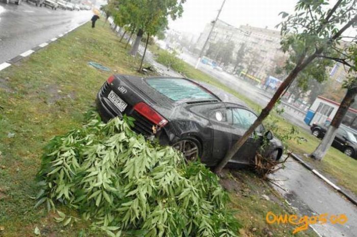Audi R8 Crash in Moscow (14 pics)