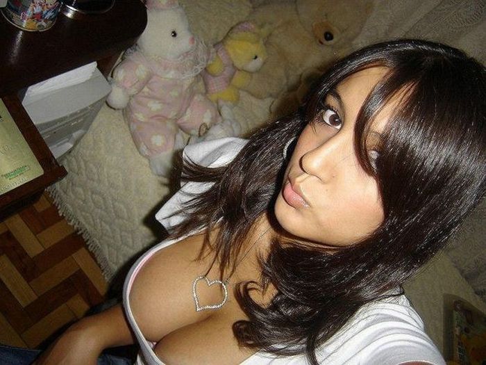 Sexy Cleavage (84 pics)