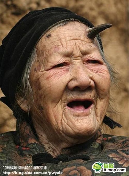 Chinese Woman with a Horn on Her Head (9 pics)