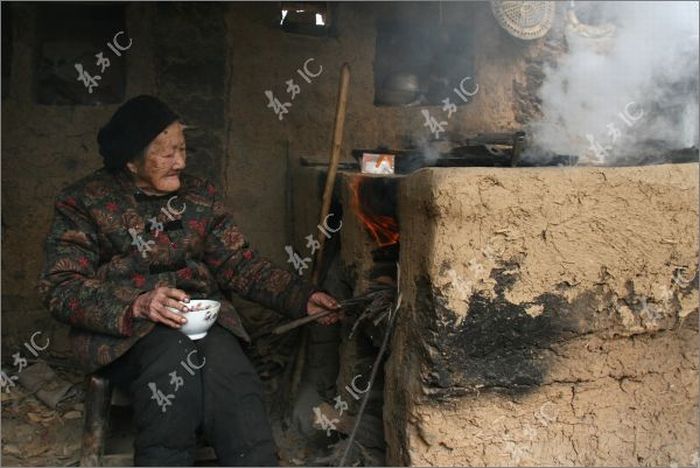 Chinese Woman with a Horn on Her Head (9 pics)