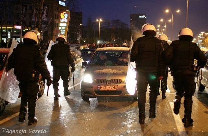 Police vs Soccer Ultras (61 pics + video)