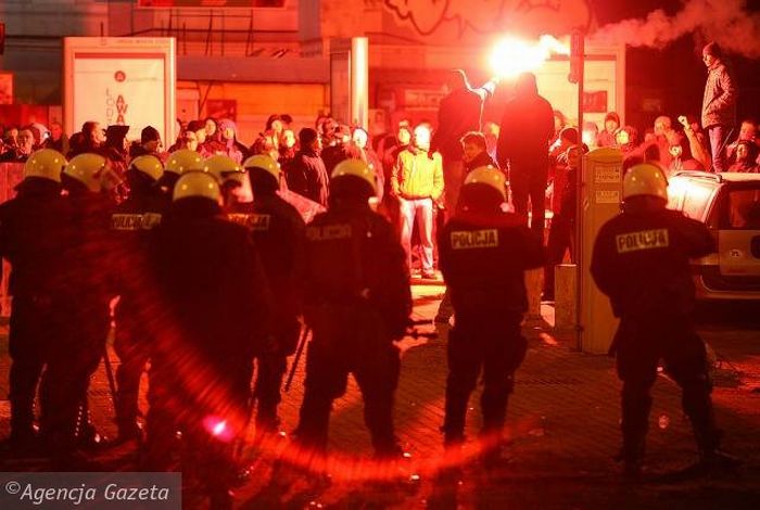 Police vs Soccer Ultras (61 pics + video)