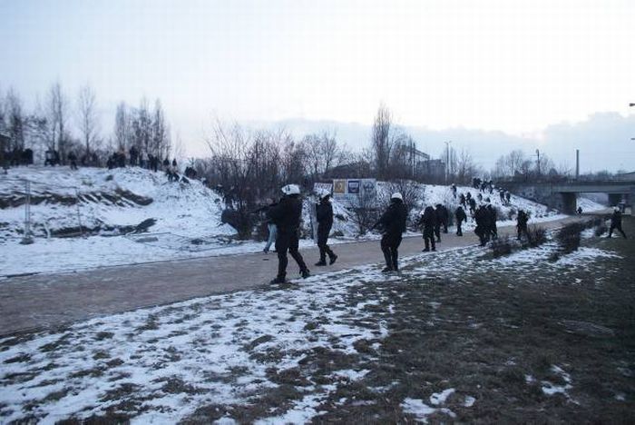 Police vs Soccer Ultras (61 pics + video)