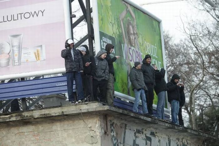 Police vs Soccer Ultras (61 pics + video)