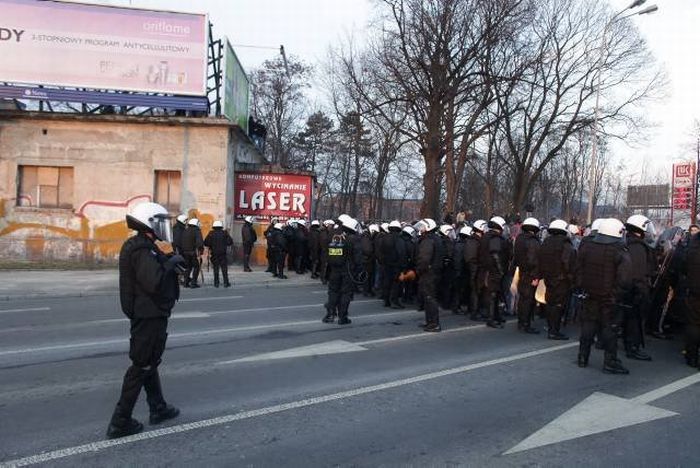 Police vs Soccer Ultras (61 pics + video)