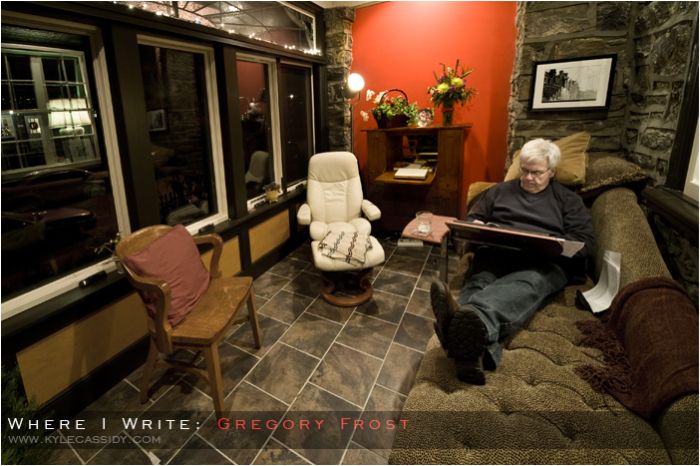 Where Fantasy and Science Fiction Authors Write Their Books (20 pics)