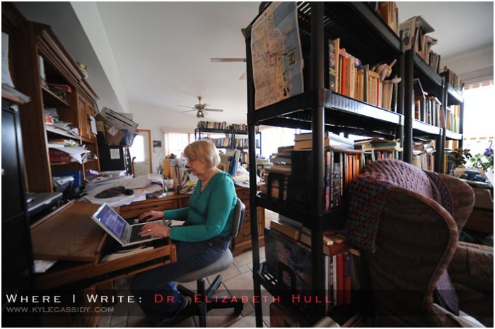 Where Fantasy and Science Fiction Authors Write Their Books (20 pics)