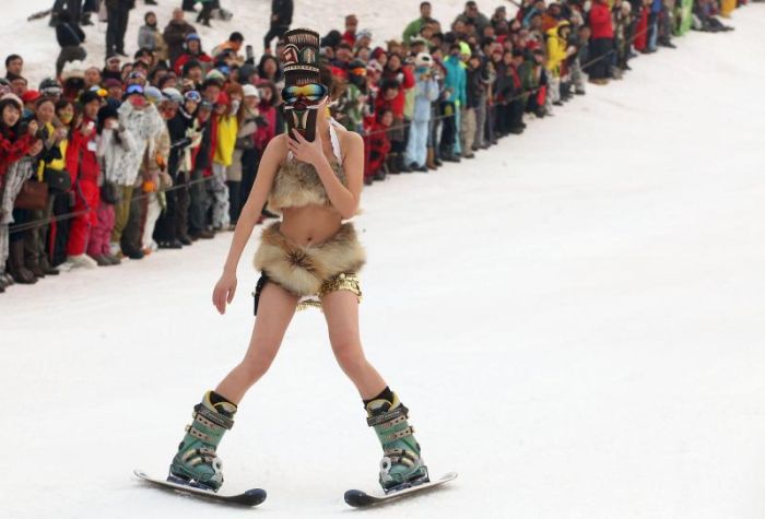 Bikini Sprint in China (16 pics)
