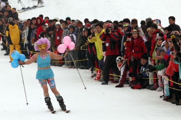 Bikini Sprint in China (16 pics)