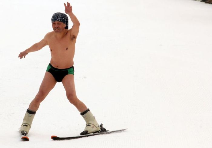 Bikini Sprint in China (16 pics)