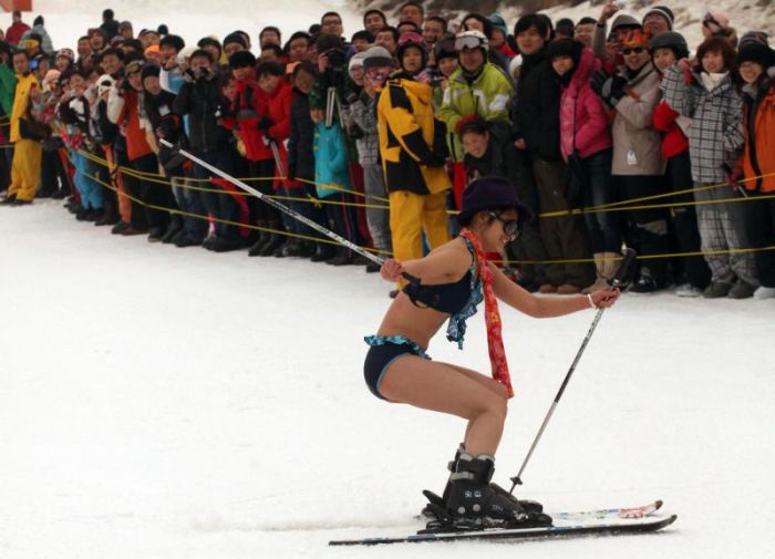 Bikini Sprint in China (16 pics)