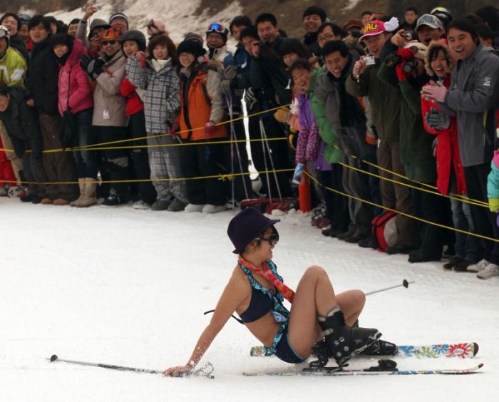 Bikini Sprint in China (16 pics)