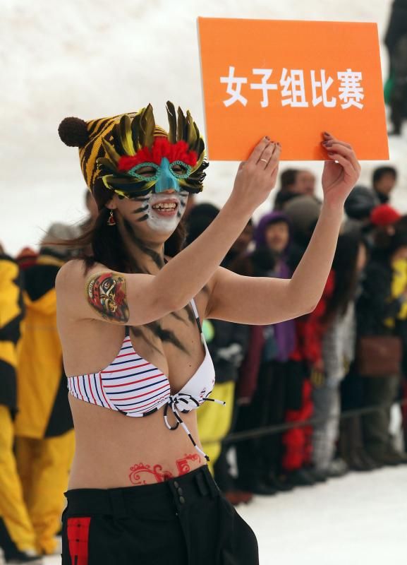 Bikini Sprint in China (16 pics)