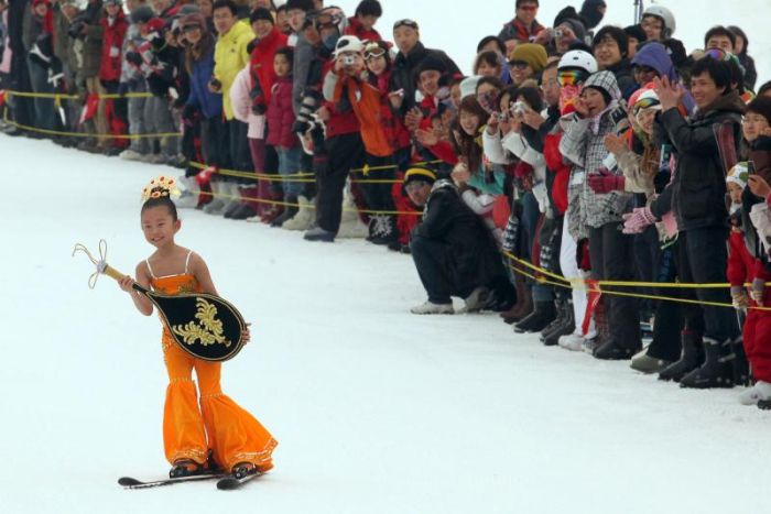 Bikini Sprint in China (16 pics)