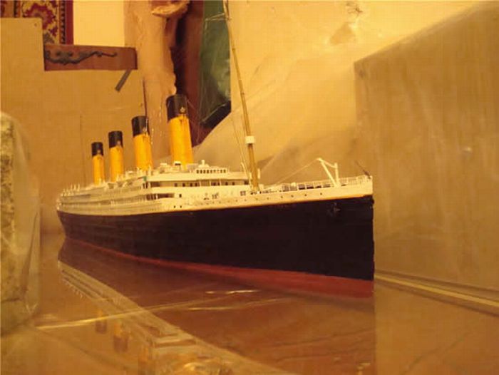 A Paper Model of Titanic (22 pics)