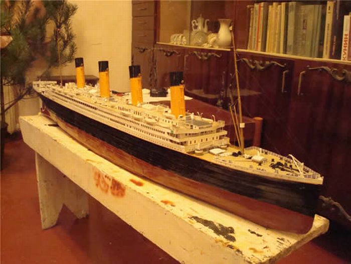A Paper Model of Titanic (22 pics)