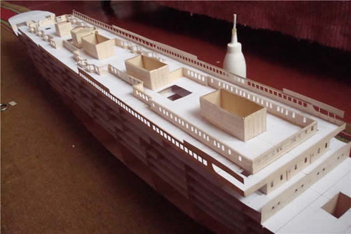 A Paper Model of Titanic (22 pics)