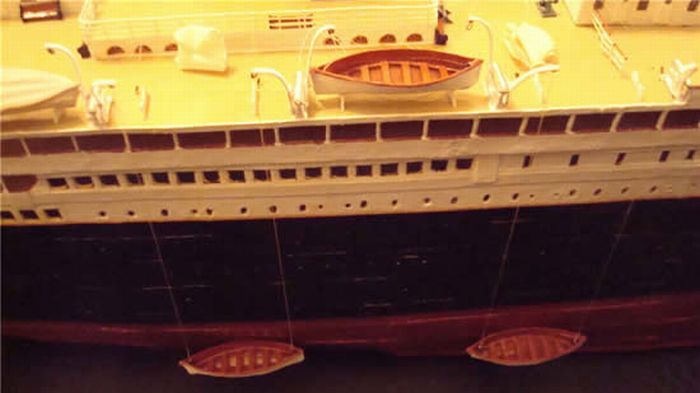 A Paper Model of Titanic (22 pics)