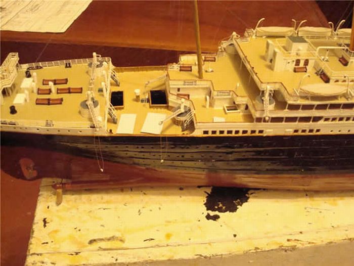 A Paper Model of Titanic (22 pics)