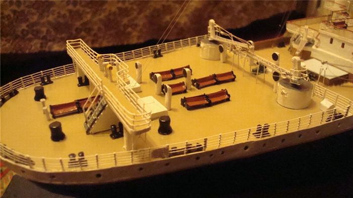 A Paper Model of Titanic (22 pics)