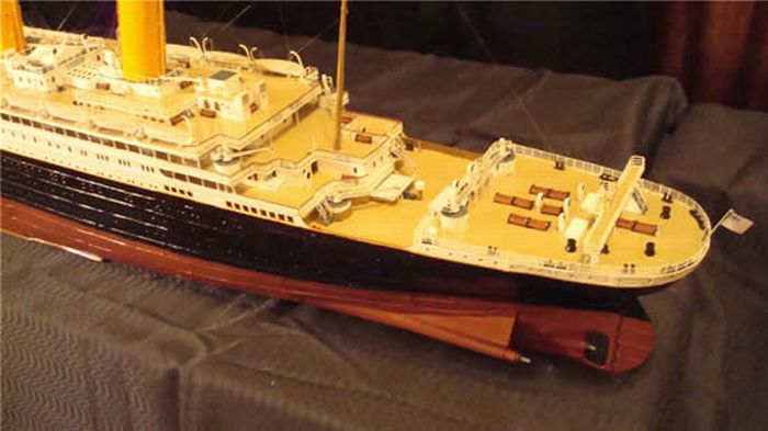 A Paper Model of Titanic (22 pics)