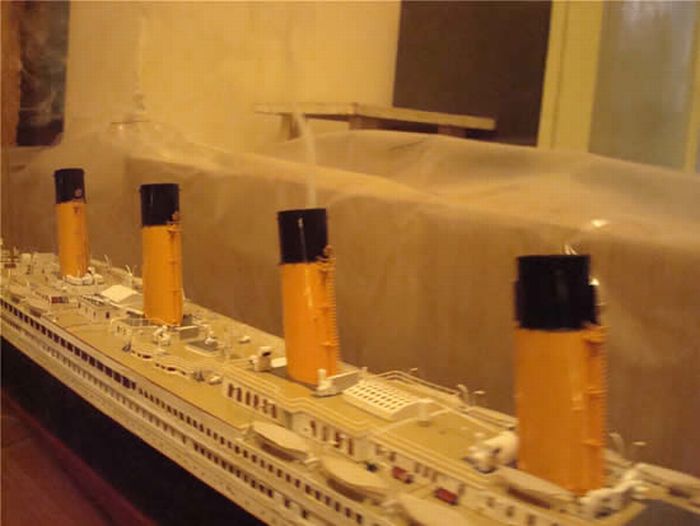 A Paper Model of Titanic (22 pics)