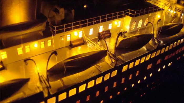 A Paper Model of Titanic (22 pics)