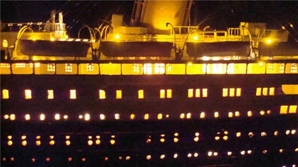 A Paper Model of Titanic (22 pics)