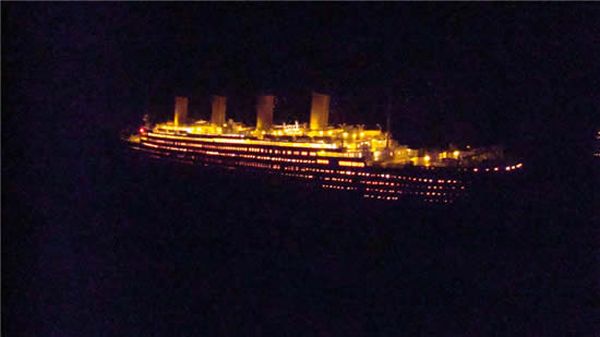 A Paper Model of Titanic (22 pics)