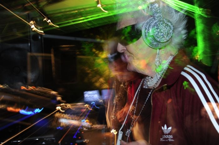 The World's Oldest DJ (28 pics)