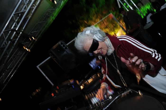 The World's Oldest DJ (28 pics)