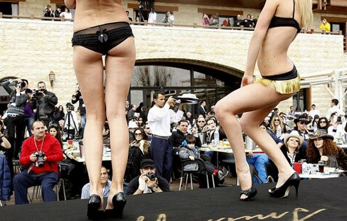 Girls in Lingerie in a Ski and Fashion Festival (77 pics)