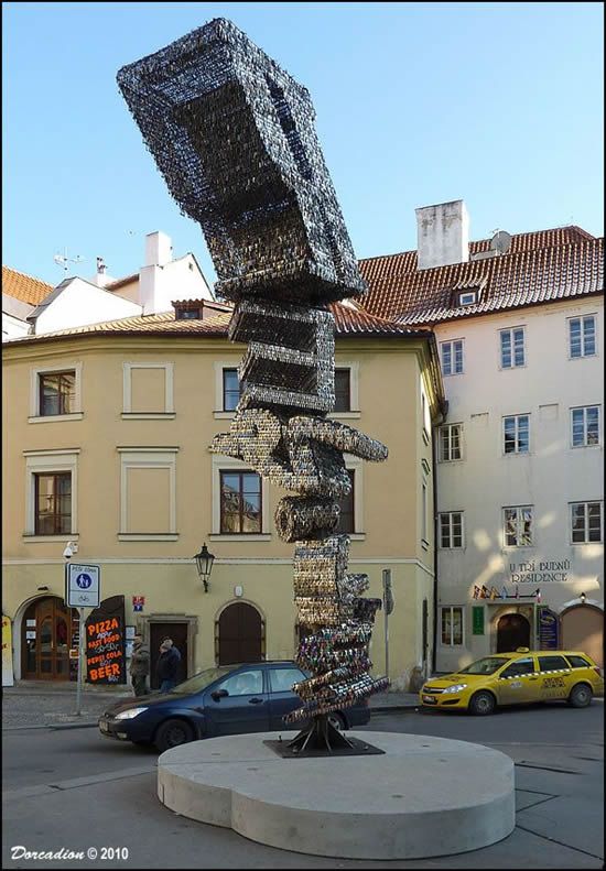 Key Sculpture in Prague (6 pics)