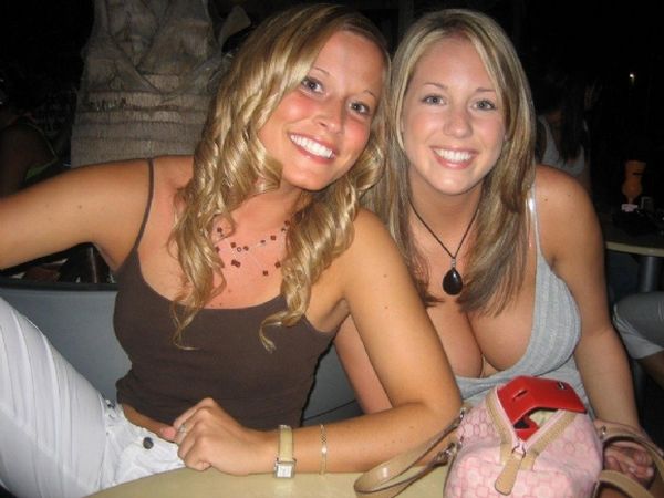 "It's hard not to stare" Girls (40 pics)