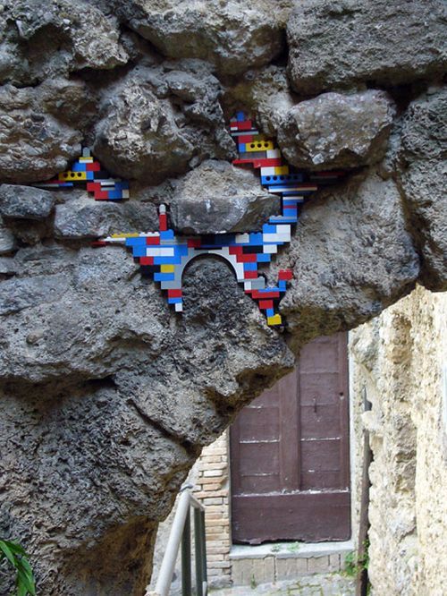 Repairing Monuments with Lego (12 pics)