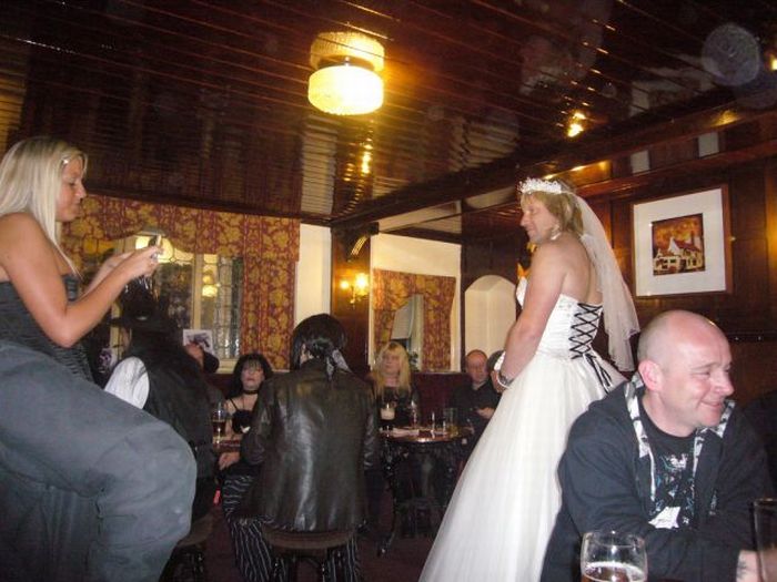 Not my kind of brides... (28 pics)