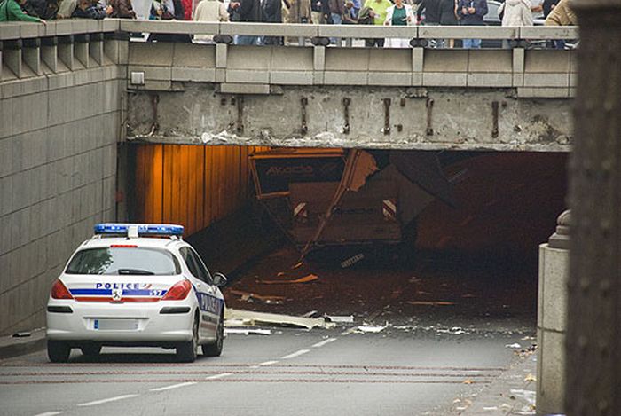 Serial Tunnel (50 pics)