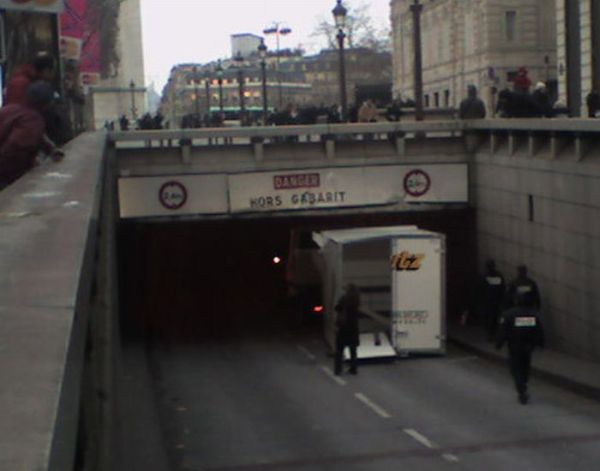 Serial Tunnel (50 pics)