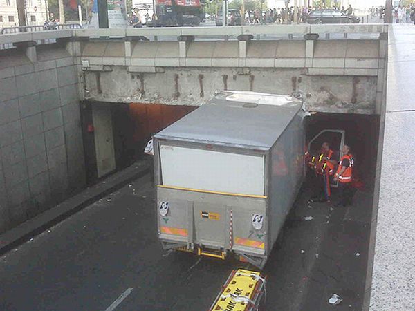 Serial Tunnel (50 pics)
