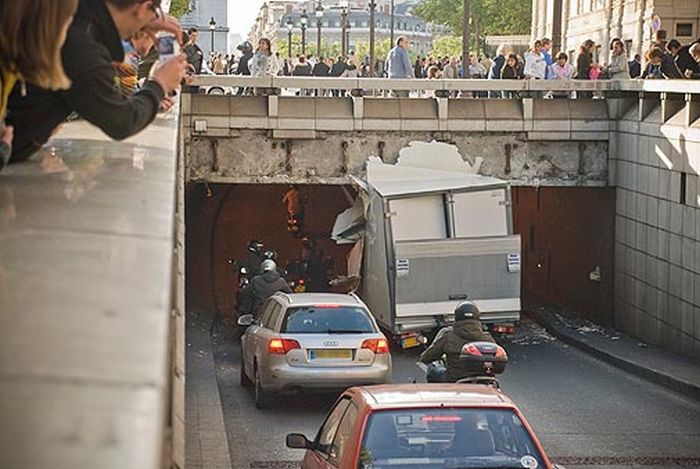 Serial Tunnel (50 pics)