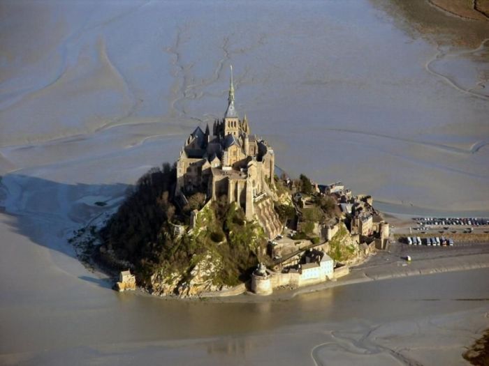 Town in the Middle of the Sea - Mont Saint Michel (14 pics)
