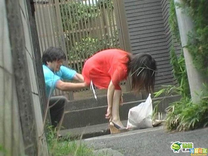 Playing Kancho with a Girl (5 pics)